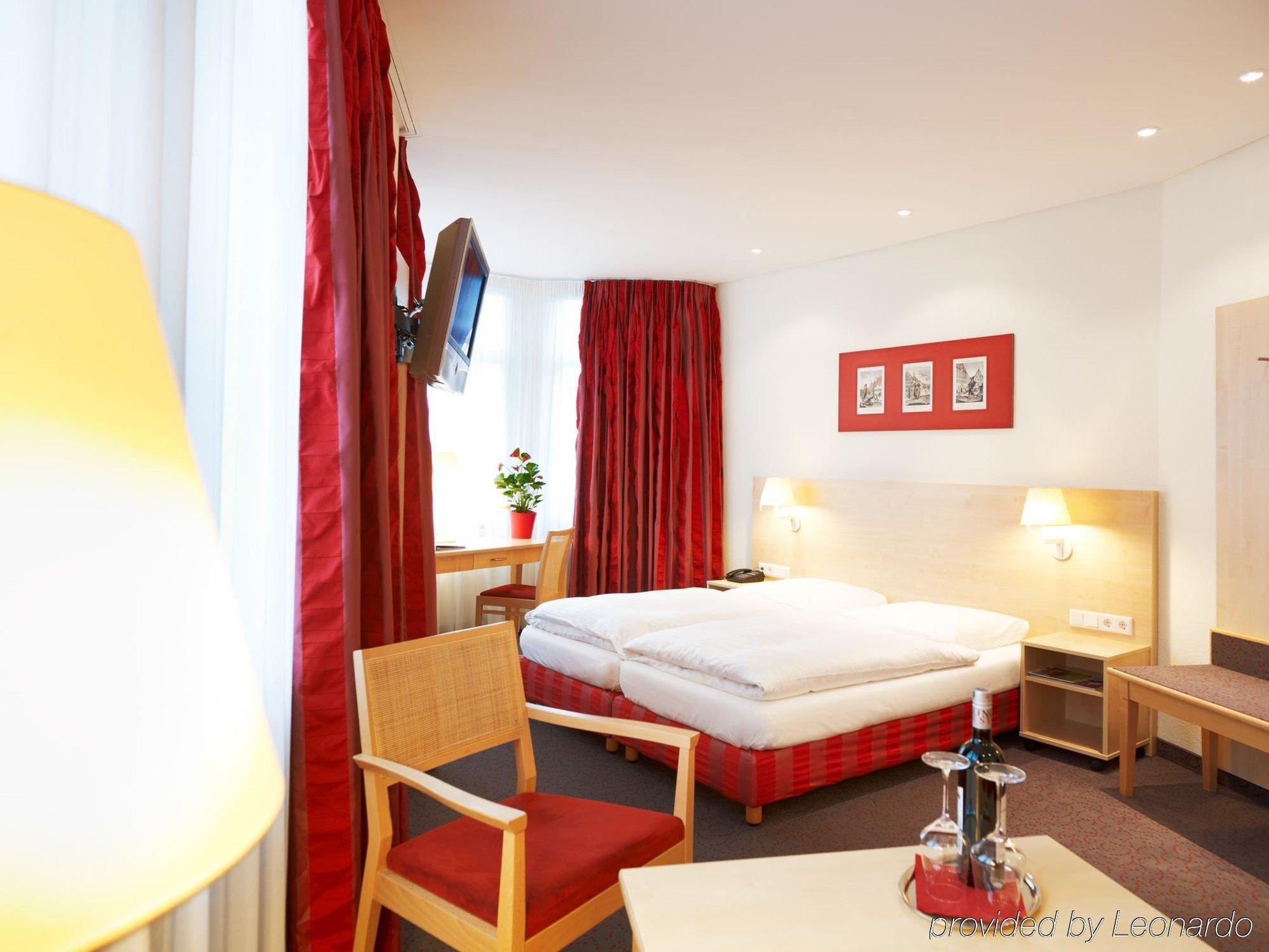 Hotel Victoria Nuernberg Стая снимка